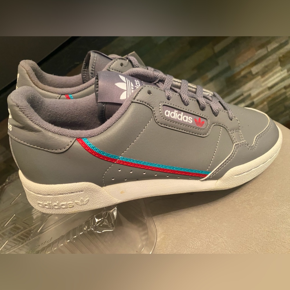 (BRAND NEW IN THE BOX) ADIDAS CONTINENTAL-J BIG KIDS 5.5 WOLF GREY (NIB)